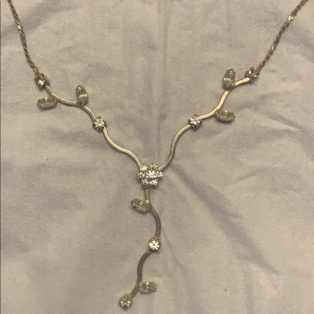 Y2K Crystal flower necklace perfect for spring! (Used for prom)